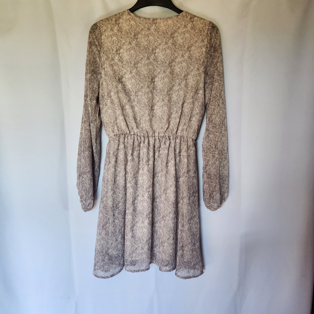 GILLI Long Sleeve Patterned Faux Tie Waist Dress V-Neck Lightweight Size L - Picture 9 of 12